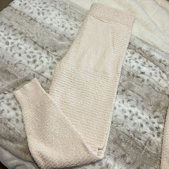 Two piece cozy set ! Never worn brand new - Picture 3 of 4